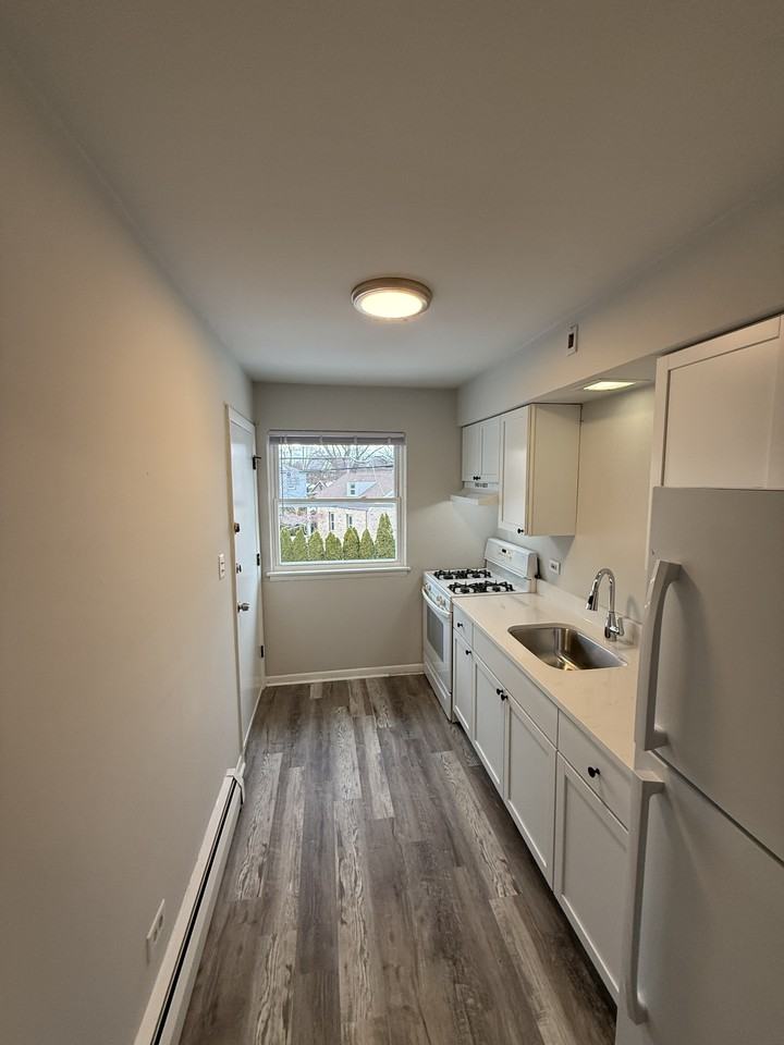 2840 Harlem Ave Apt 2n #2N - Photo 3 of 13