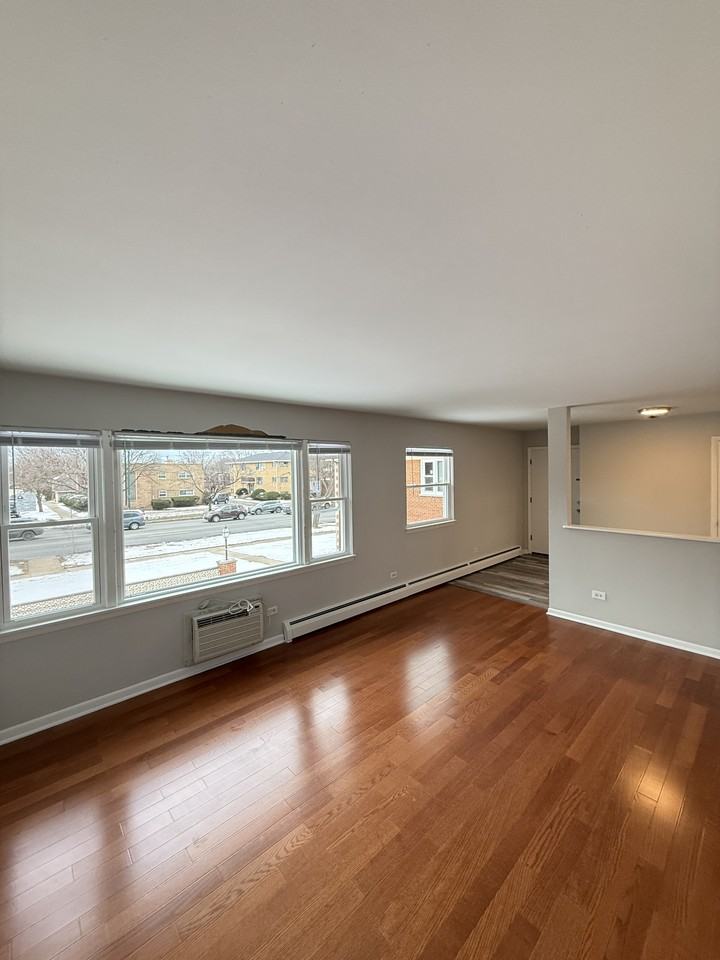 2840 Harlem Ave Apt 2n #2N - Photo 7 of 13