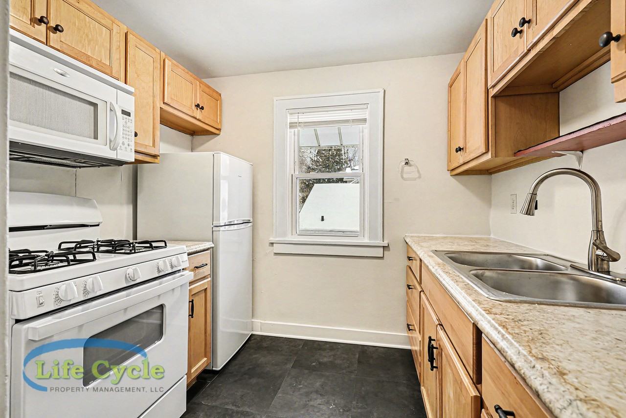 507 Eastern Ave Ne #2 - Photo 4 of 20