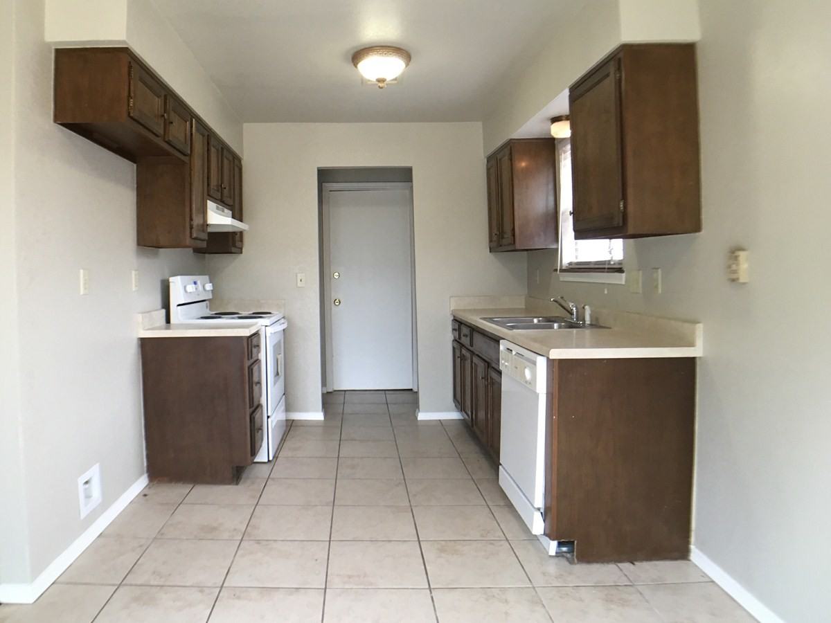 1013 Mercury Cir #1 - Photo 6 of 10