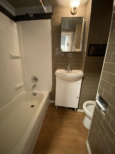 285 Notre Dame St - Photo 7 of 9