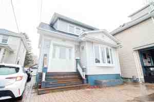 featured image of 123 Lake St