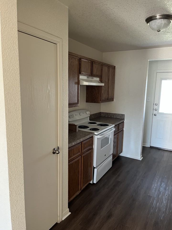 221 Gibson St #A - Photo 4 of 17