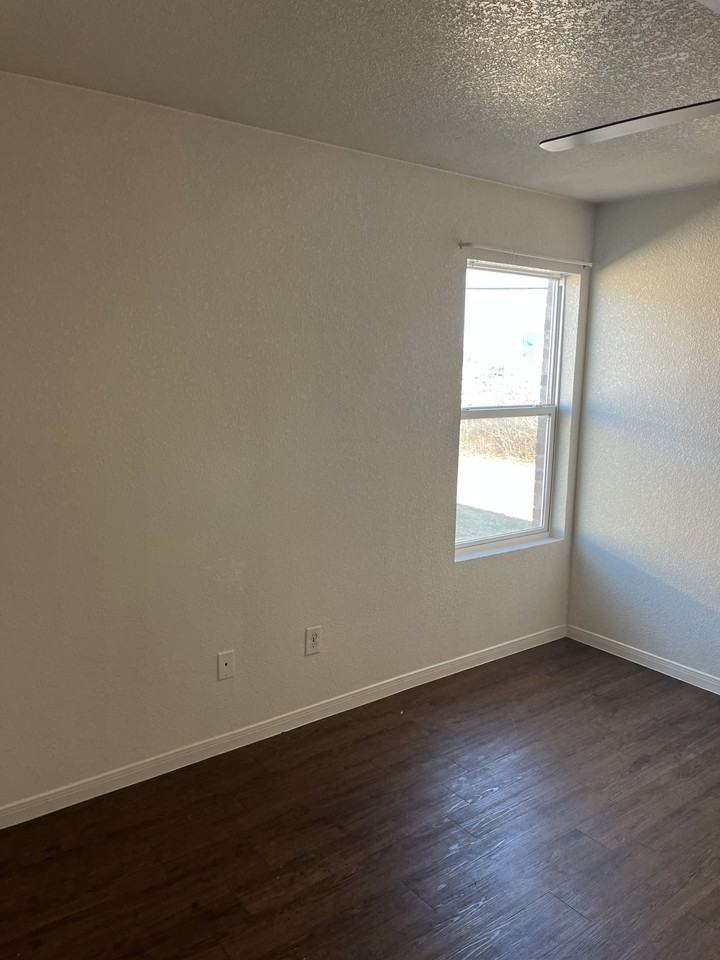 221 Gibson St #A - Photo 5 of 17