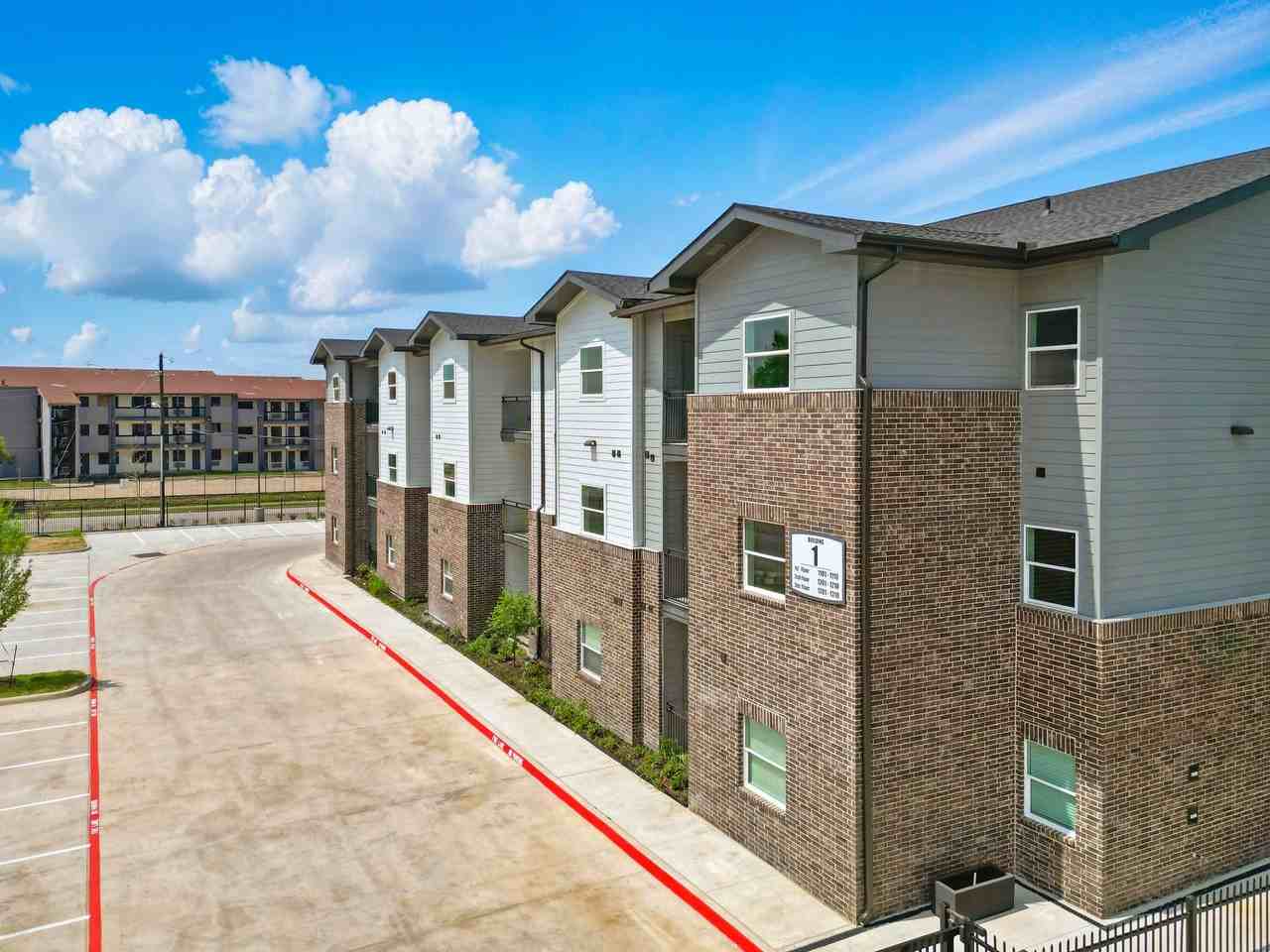 The Vues Apartments - Photo 2 of 41