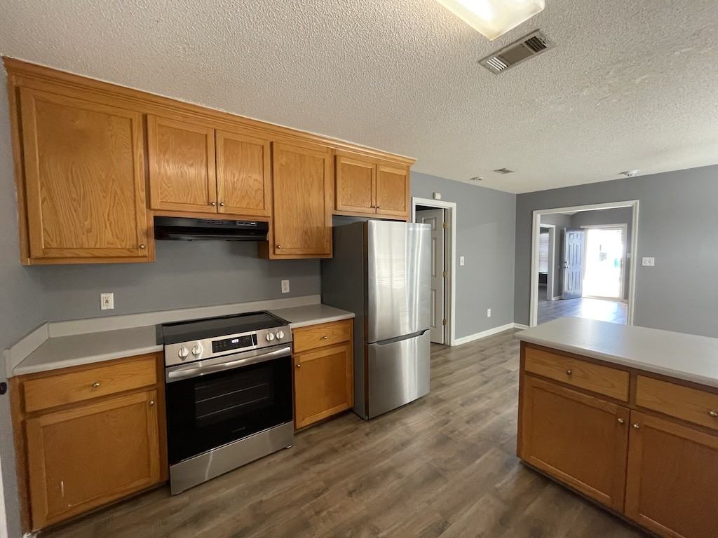 1639 Fresno St #1 - Photo 4 of 11