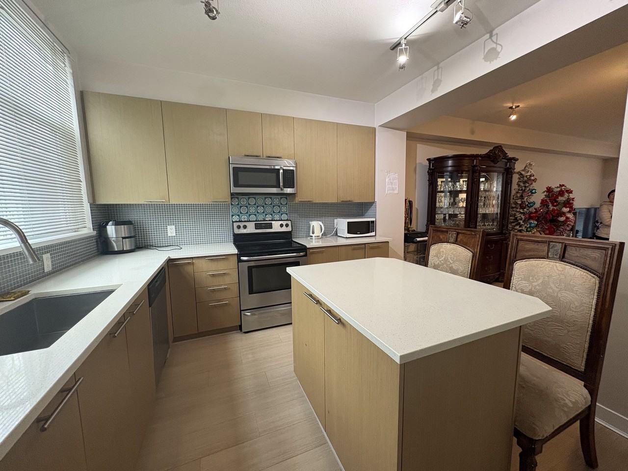 16223 23 A Avenue - Photo 7 of 33