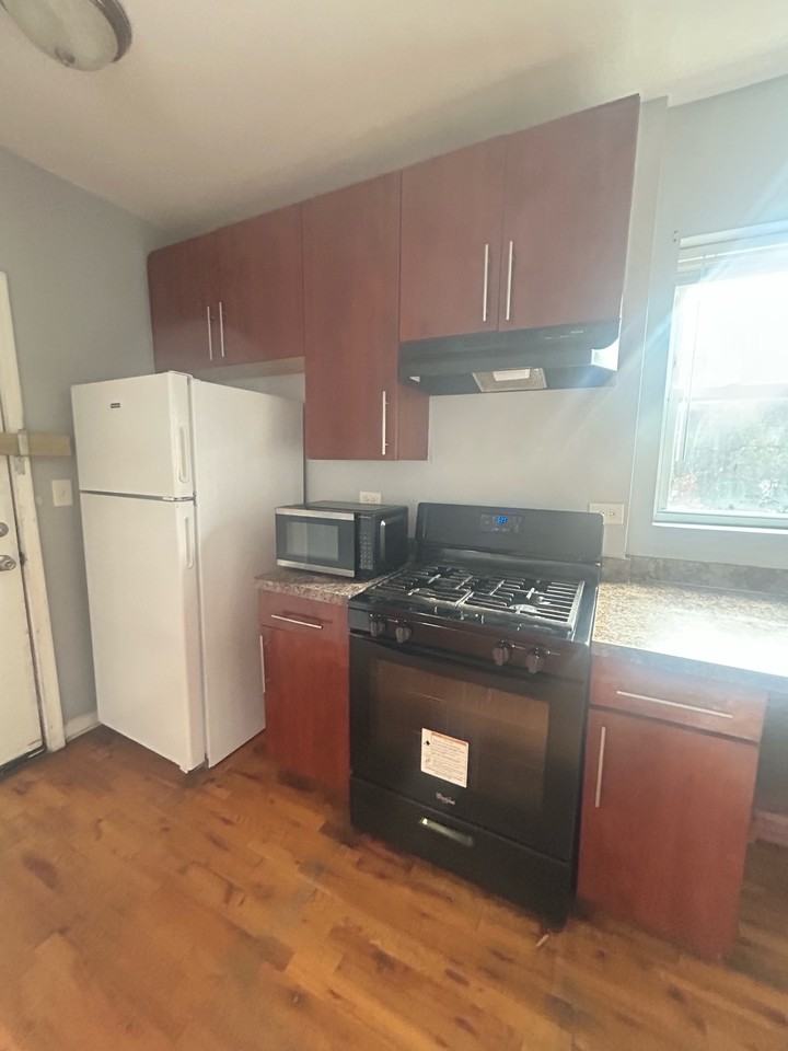 9124 S Dauphin Ave Apt 1w #9124-1W - Photo 6 of 12