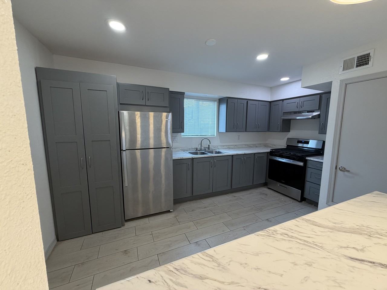 8963 Norton St #3 - Photo 6 of 12