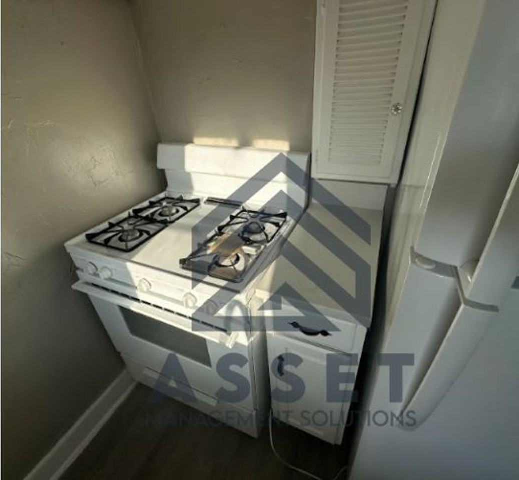 2509 Nw 22nd St - Photo 6 of 18