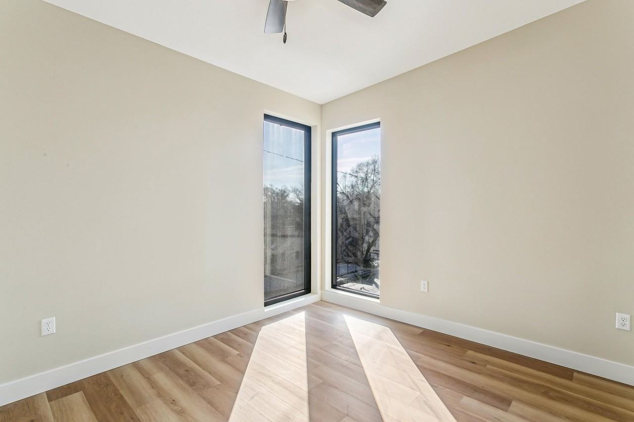 212 S Greenwood St - Photo 4 of 7