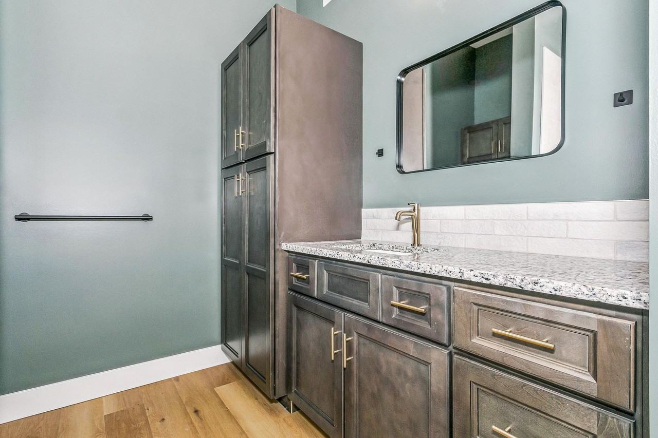 212 S Greenwood St - Photo 6 of 7