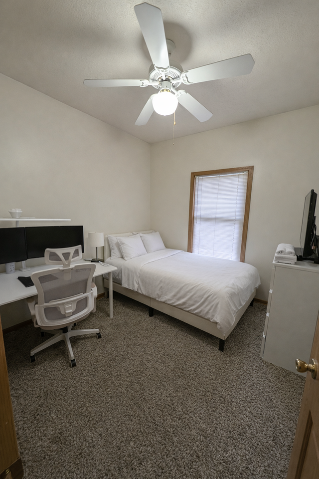 Salisbury Place - Photo 6 of 16