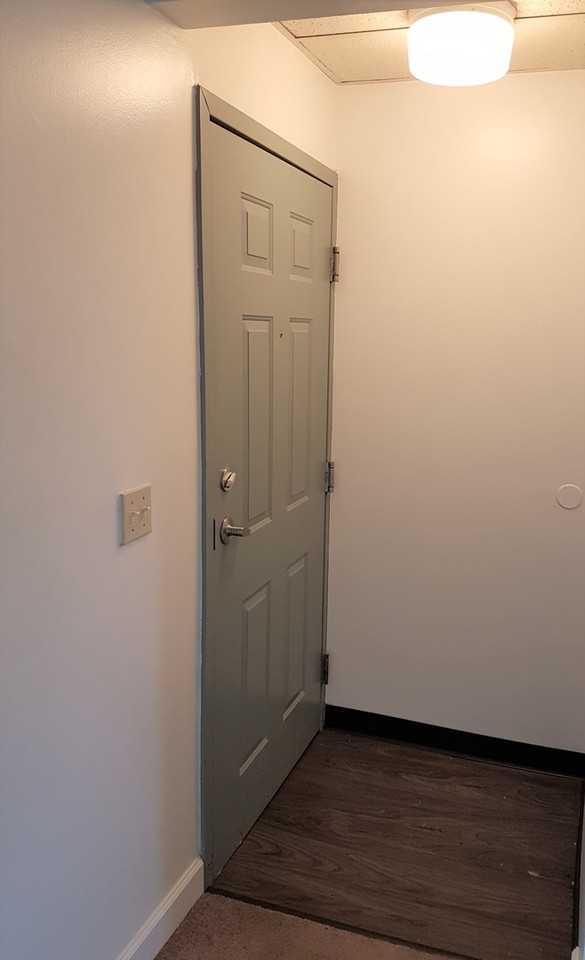 320w8th - Photo 2 of 33