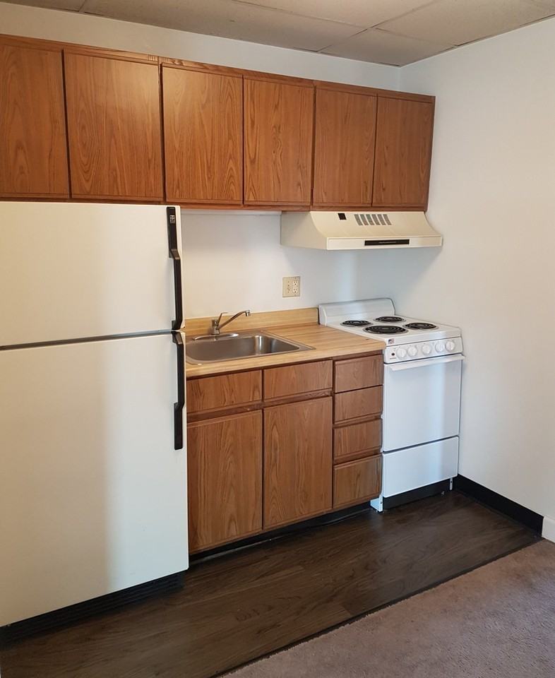 320w8th - Photo 3 of 33