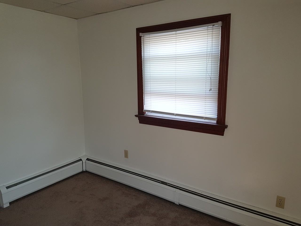 320w8th - Photo 4 of 33