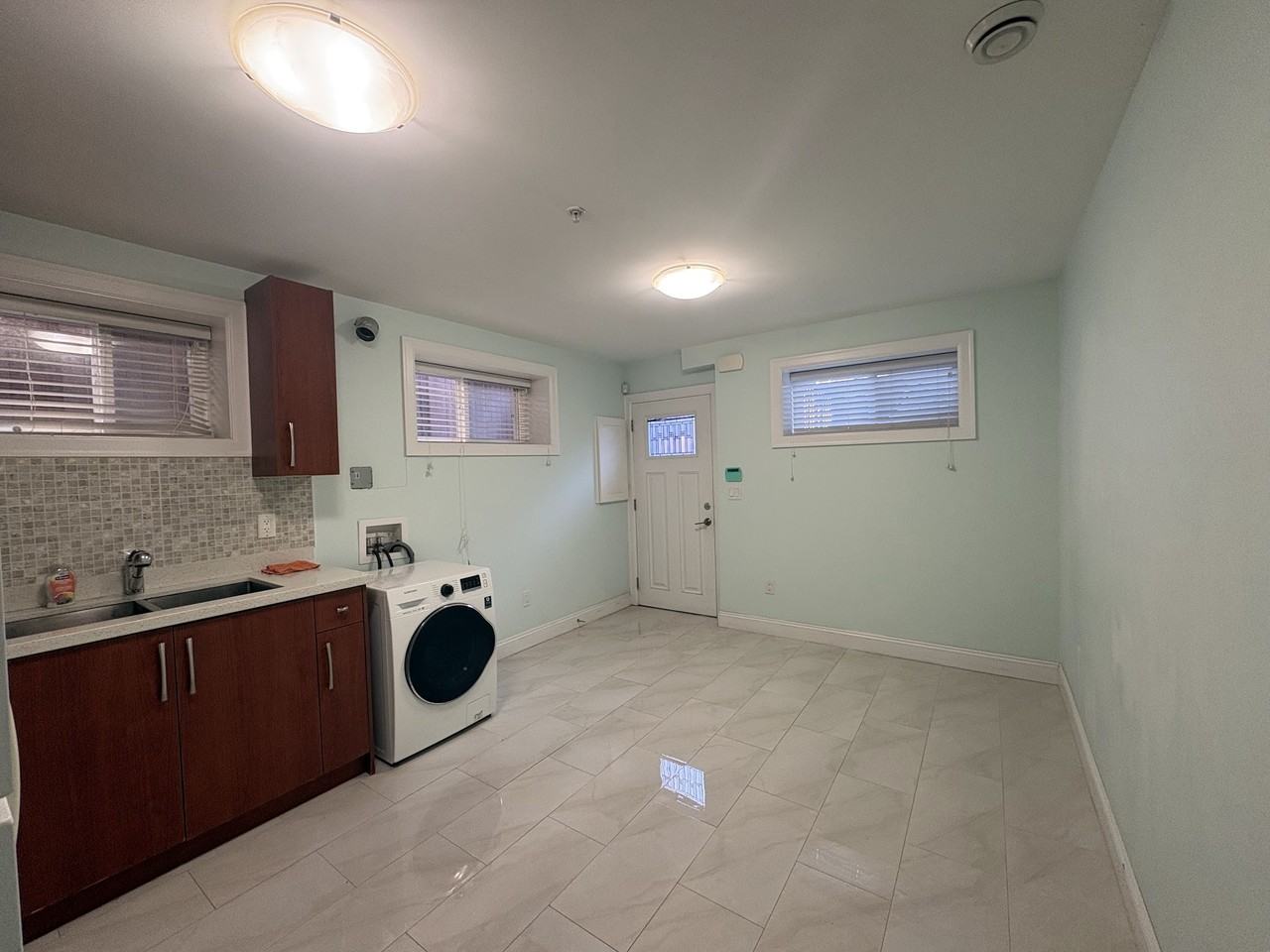 2956 Kitchener Street - Photo 2 of 14