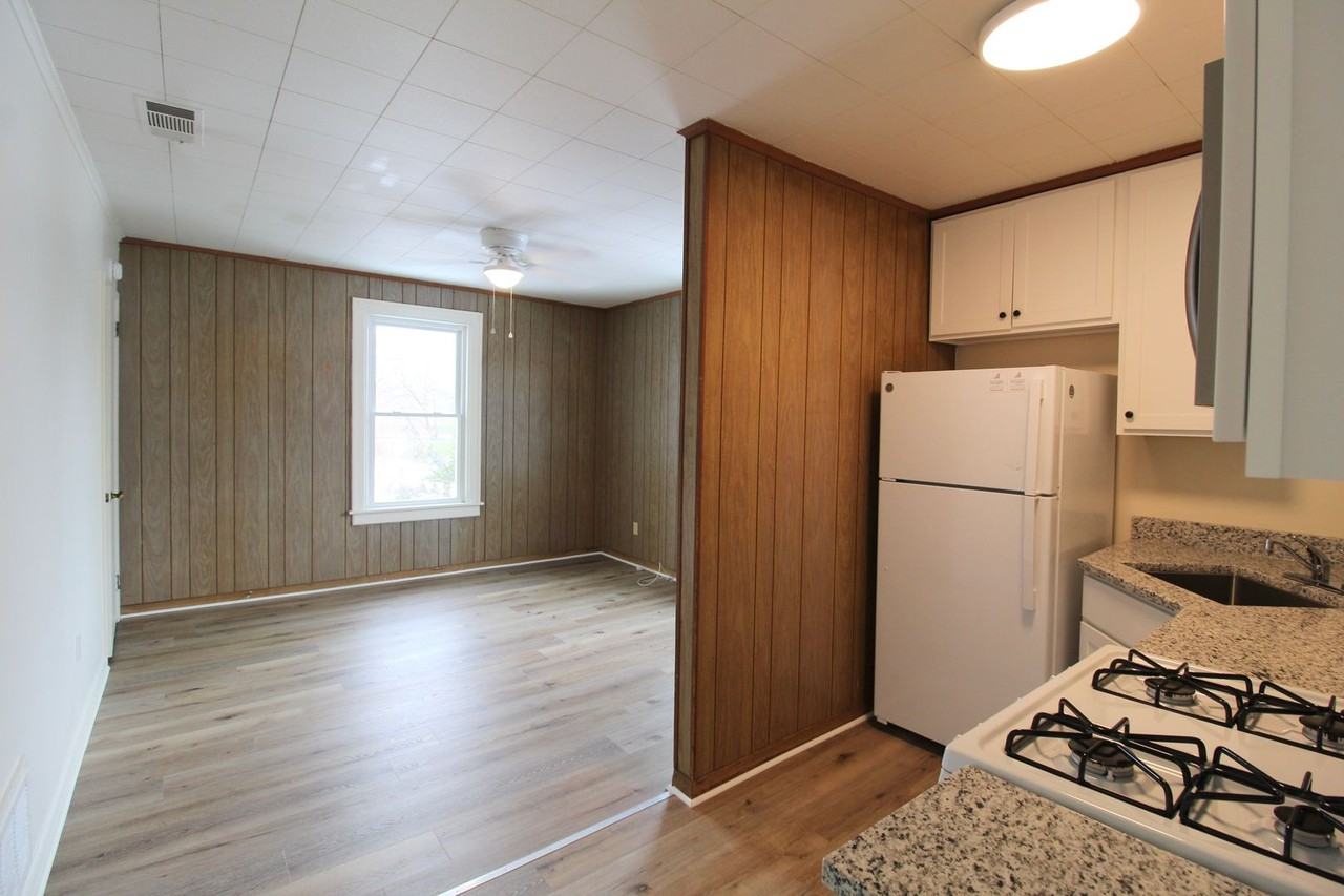 205 S Willow St - Photo 7 of 12