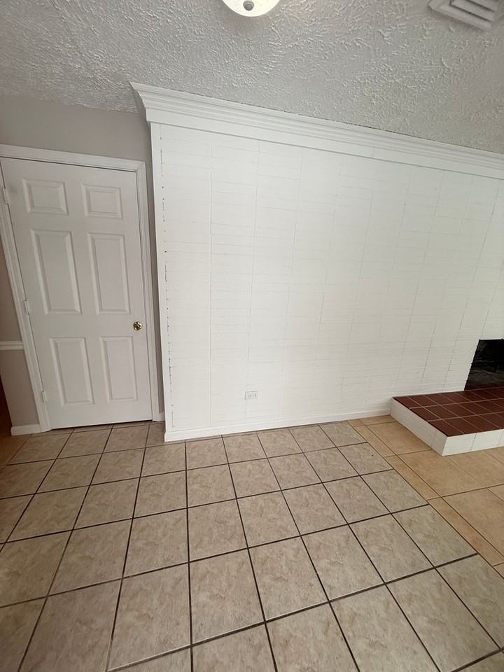 5140 E 62nd St - Photo 2 of 14