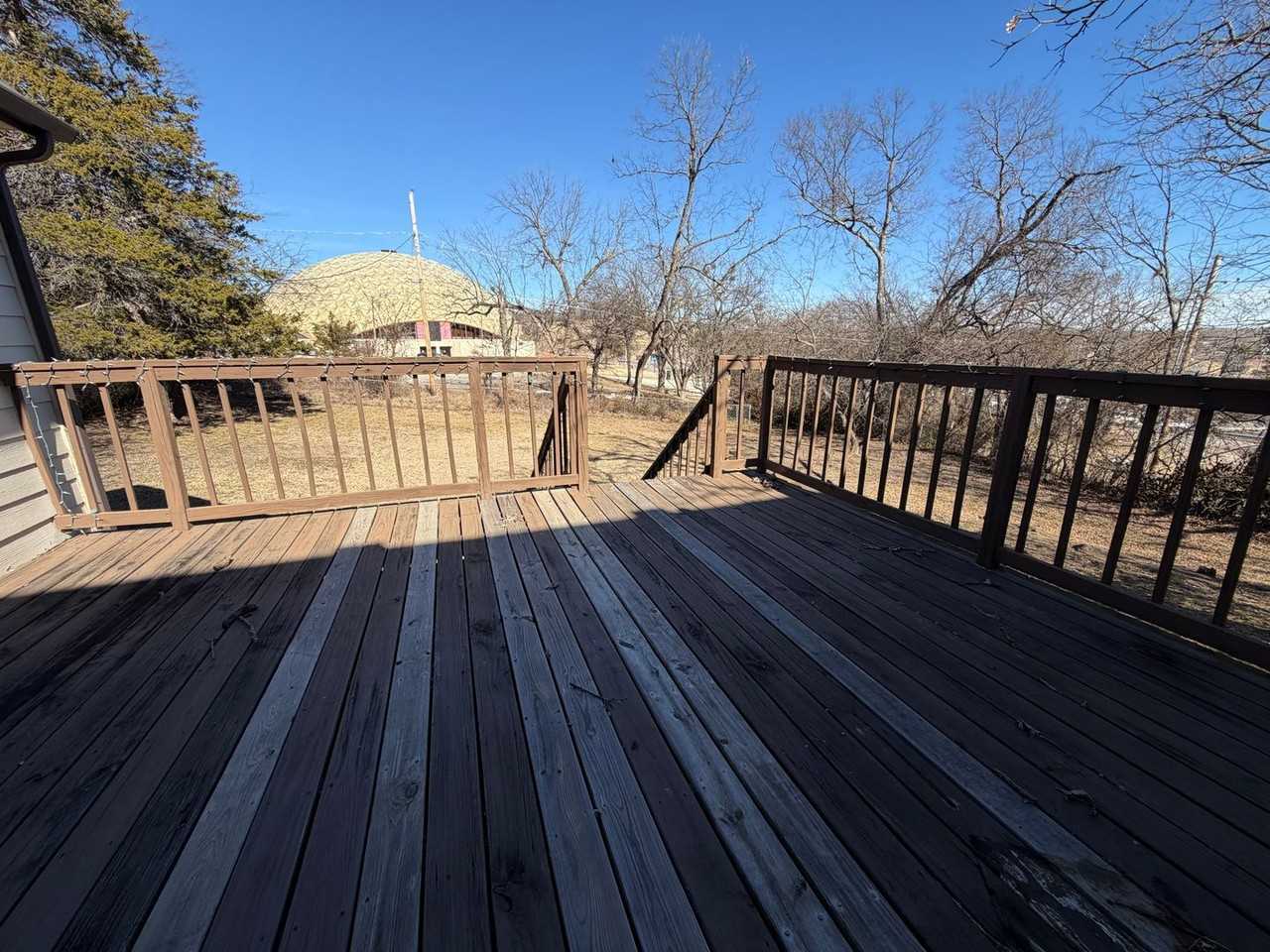 1220 E 15th St - Photo 3 of 33