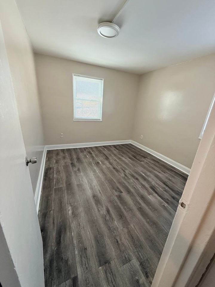 1841 N Dinwiddie St - Photo 6 of 18