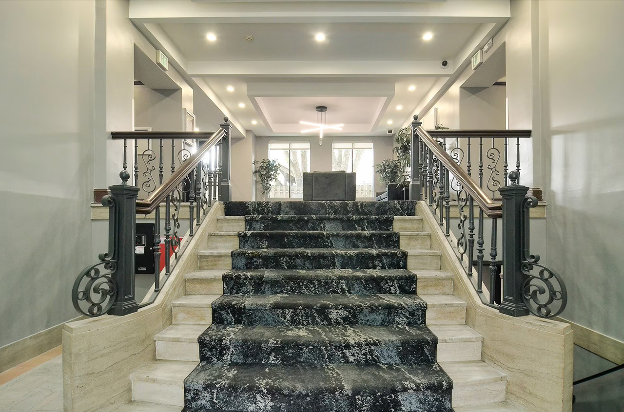 The Buckingham Apartments - Photo 7 of 44