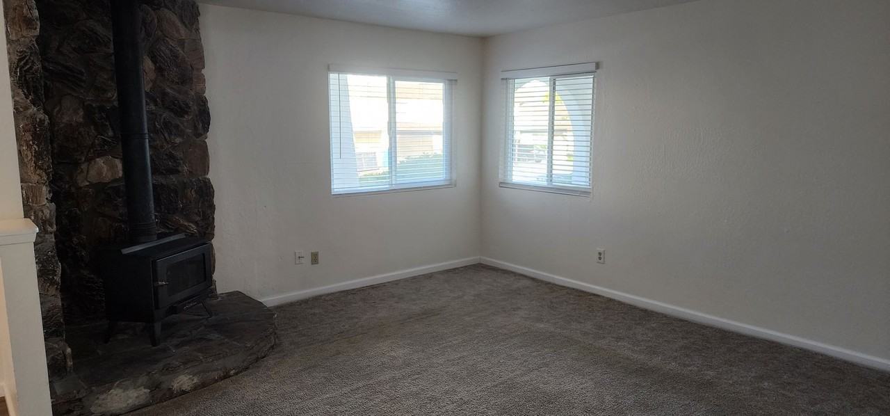 315 Buckeye Ter - Photo 7 of 23