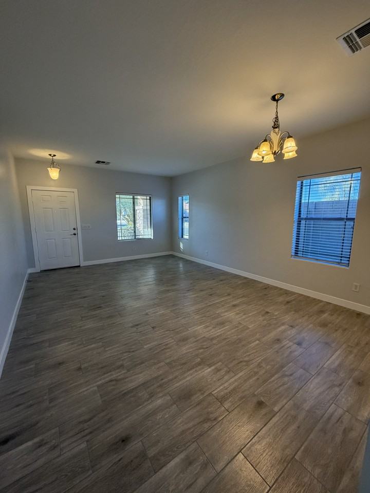 4768 North Village Parkway - Photo 6 of 25