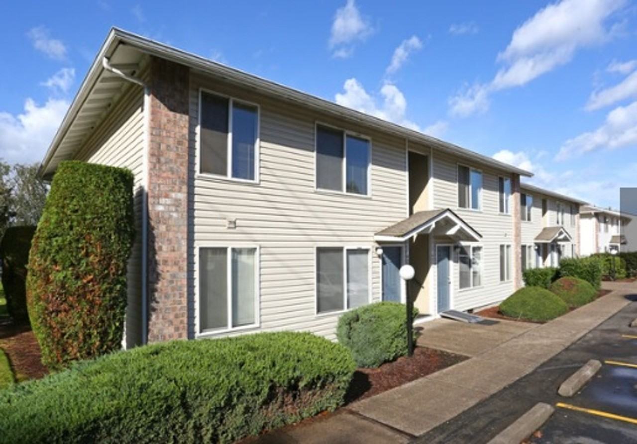 Greenwood Park Apartments - Photo 2 of 7