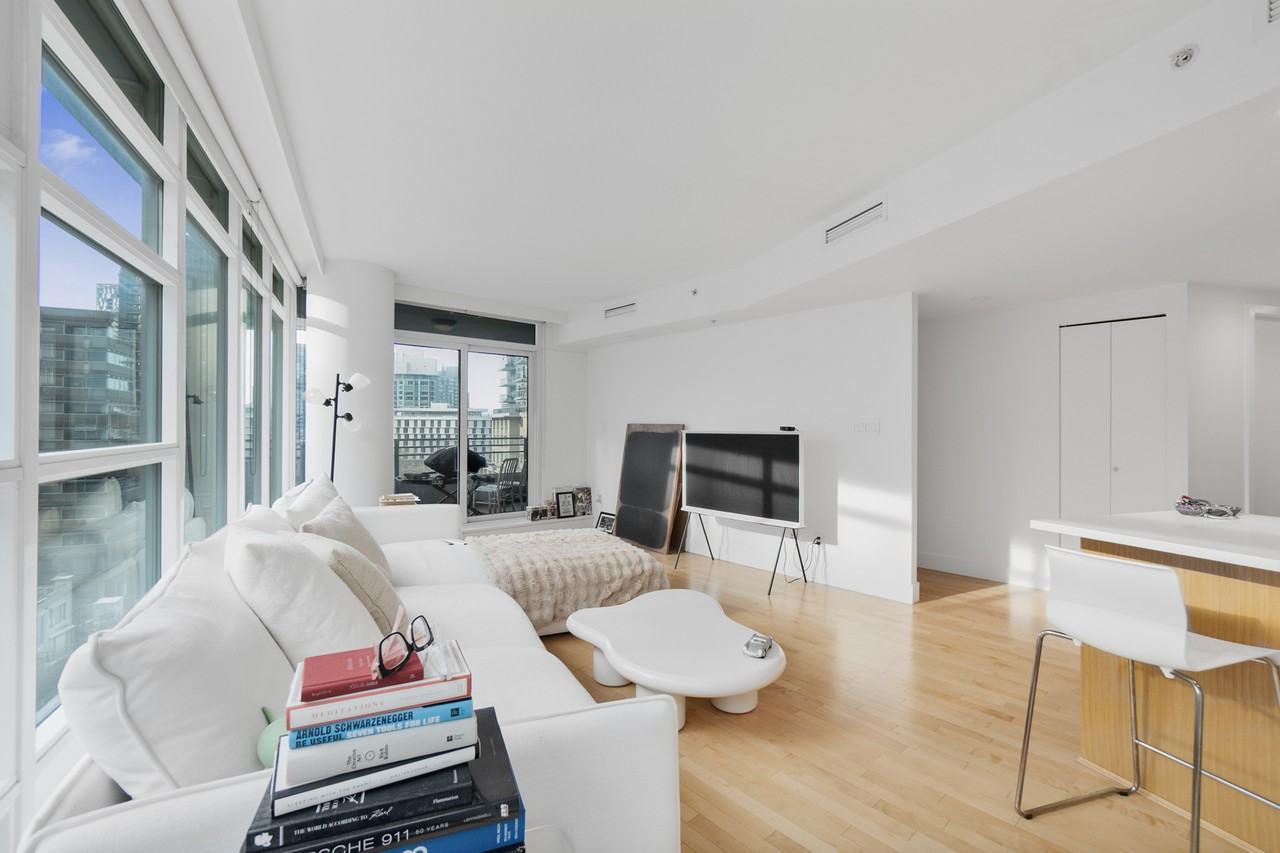 1205 West Hastings Street #1005 - Photo 2 of 32