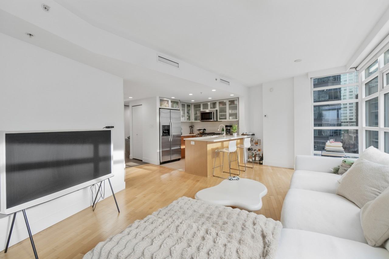 1205 West Hastings Street #1005 - Photo 4 of 32