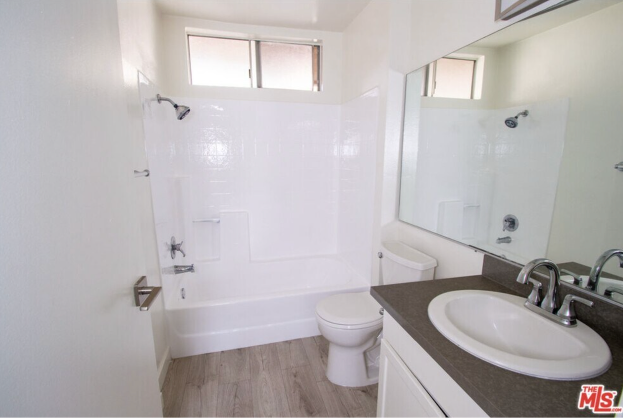 Bright hardwood floor apartments! *Fireplaces* *Gated Parking* *Stone Countertops* *Stainless Steel Appliances* - Photo 5 of 5