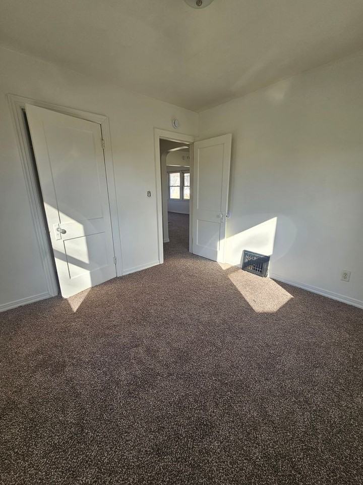 624 24th Ave - Photo 3 of 7