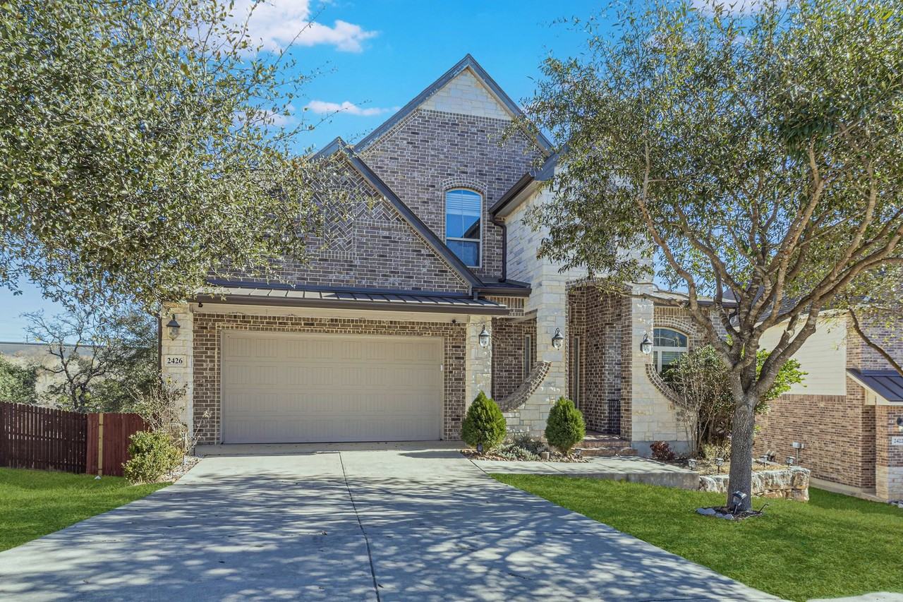 2426 Cortona Mist - Photo 2 of 44