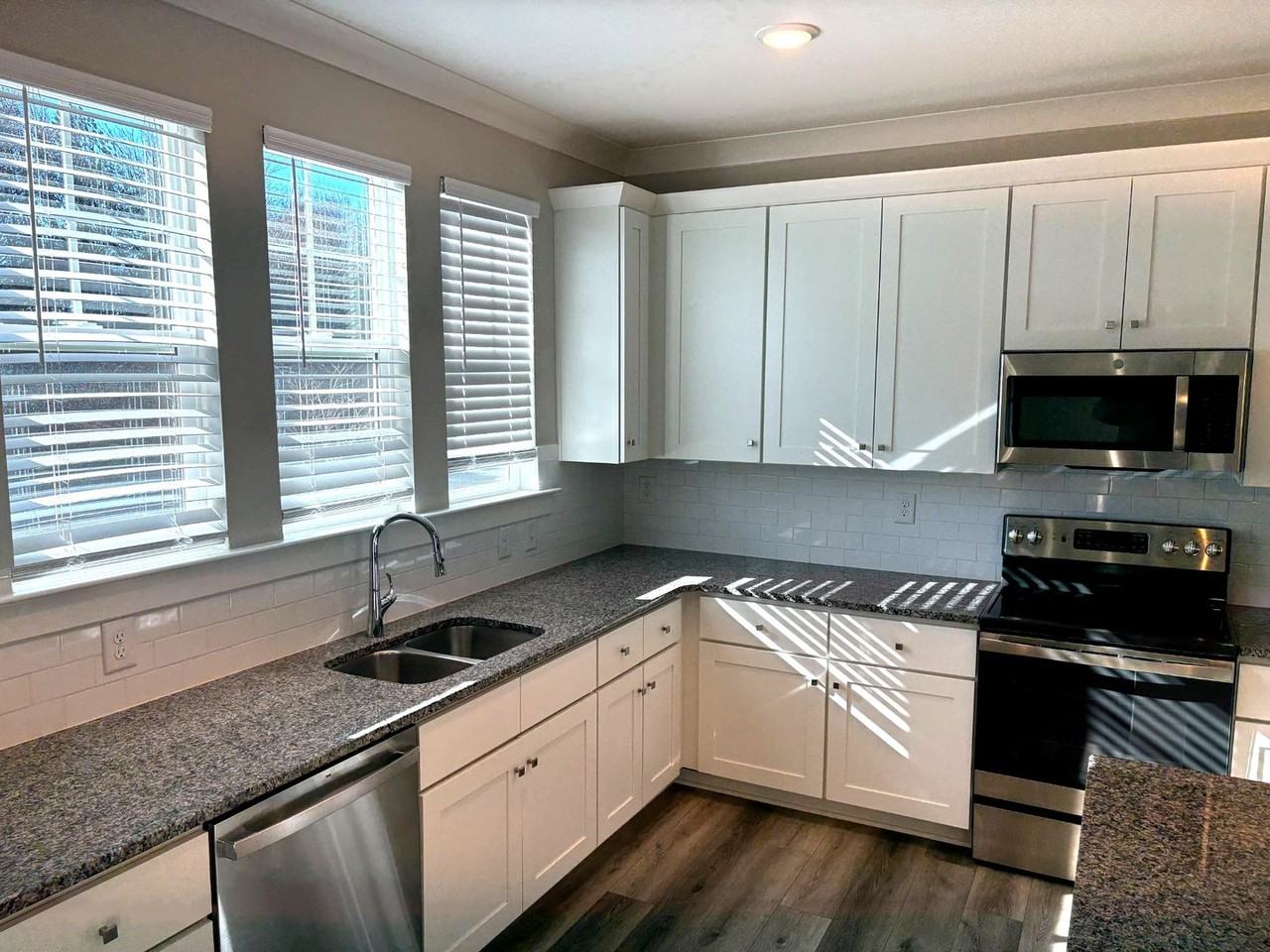 114 Glencoe Ln - Photo 3 of 50