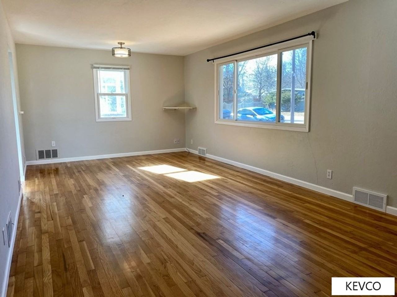 540 Sheldon Dr - Photo 3 of 25