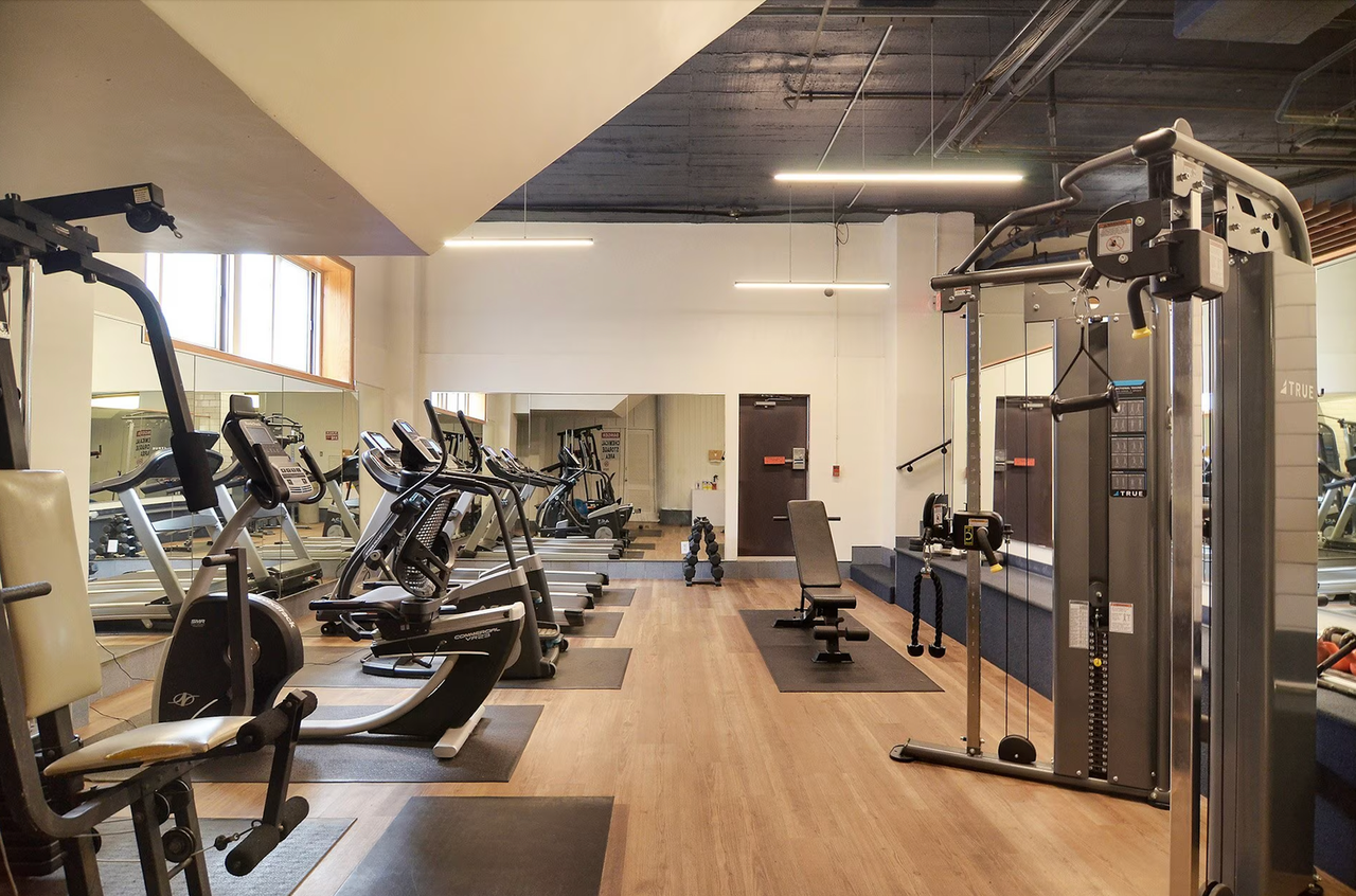 The Commodore - Photo 6 of 21