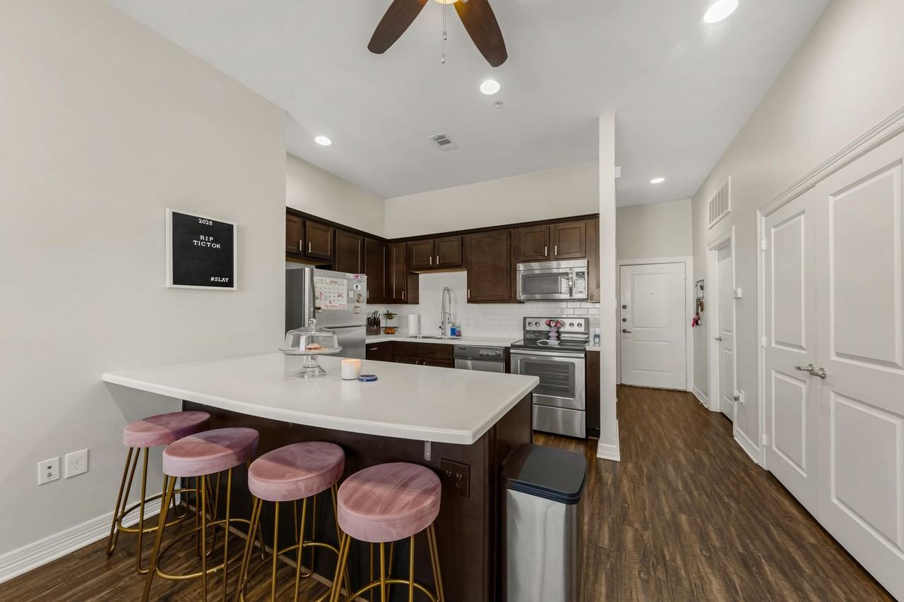 1026 Foster Avenue - Photo 6 of 40