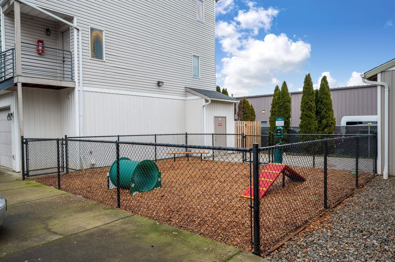 Sunnyview Townhomes - Photo 3 of 7