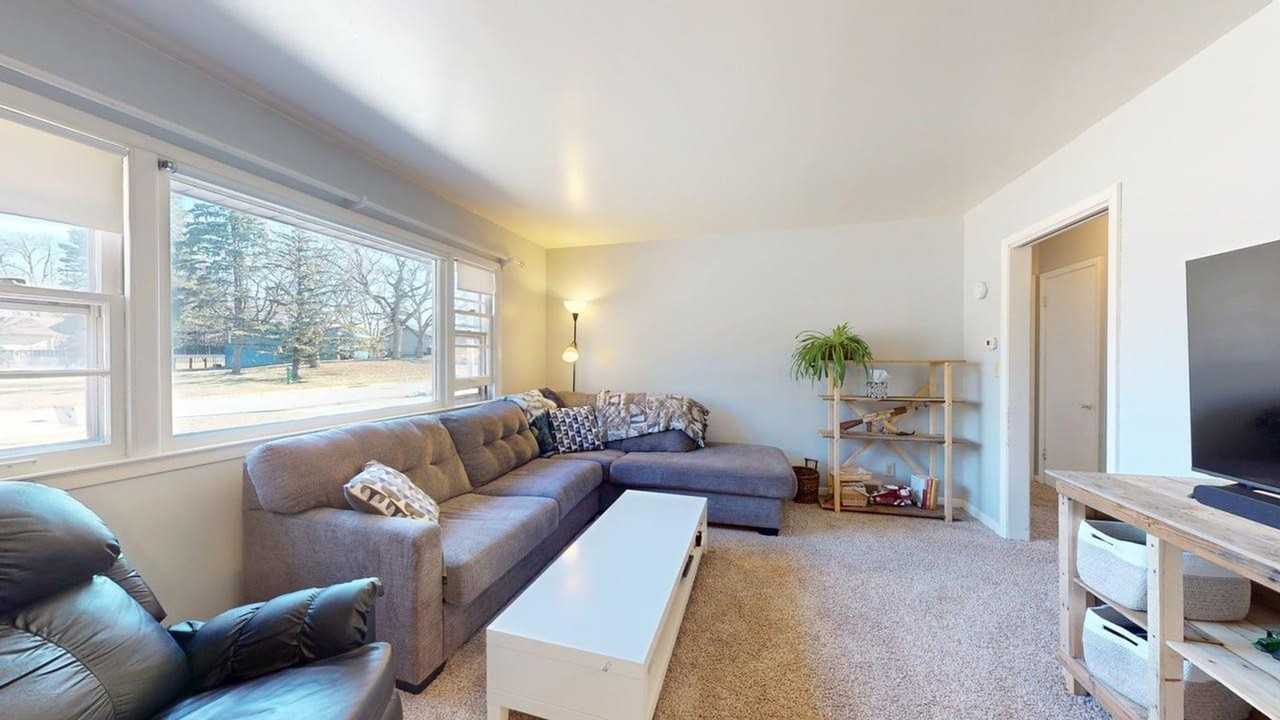 3013 Kellogg Ave - Photo 2 of 11