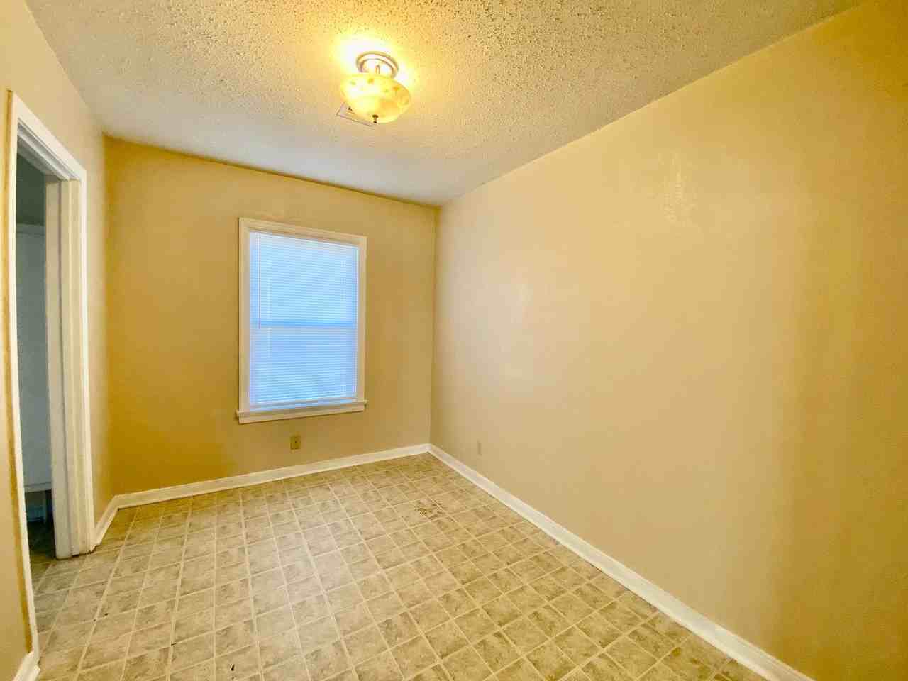 614 W Iowa Ave - Photo 3 of 10