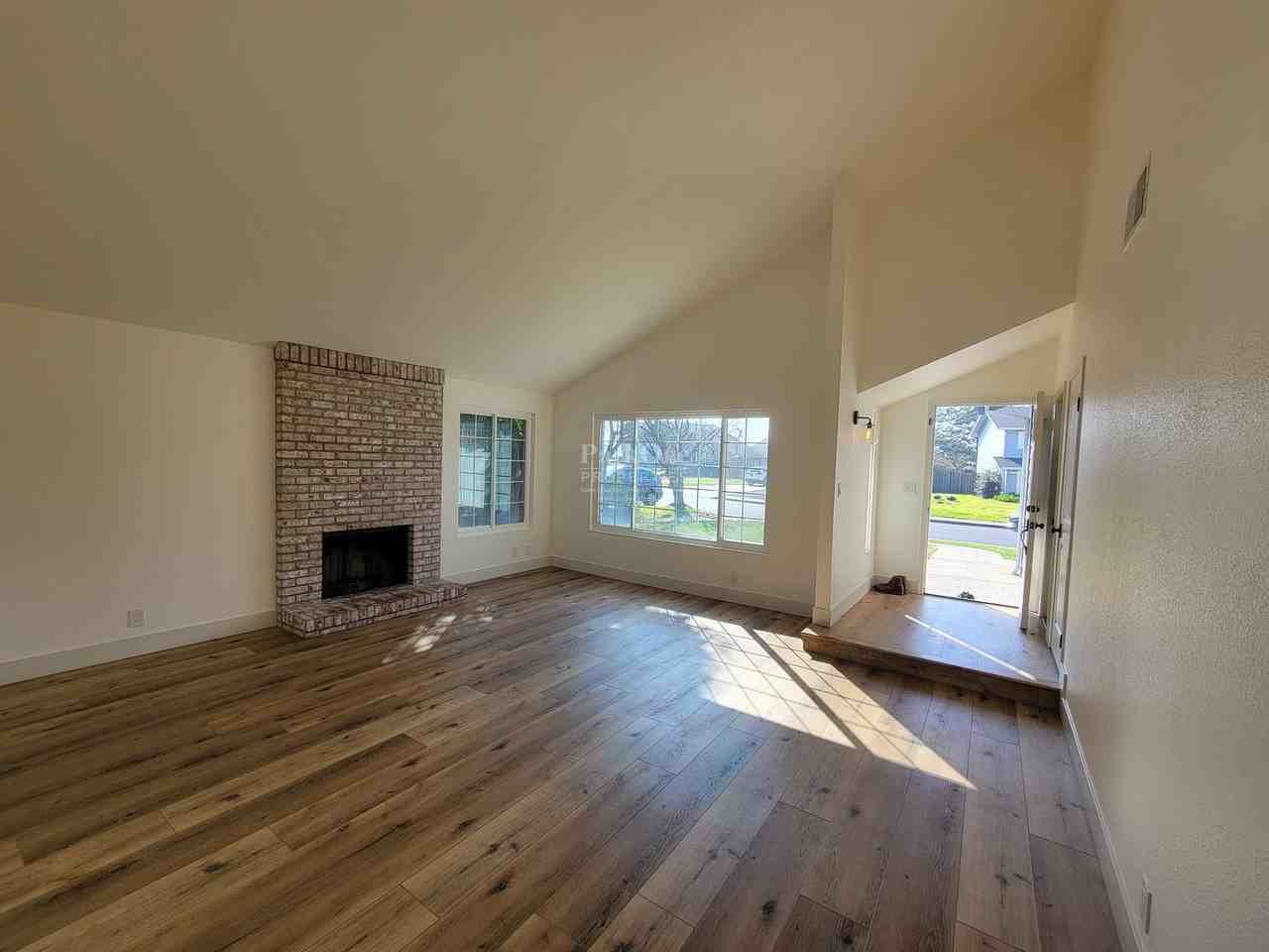 927 Palace Ct - Photo 3 of 19