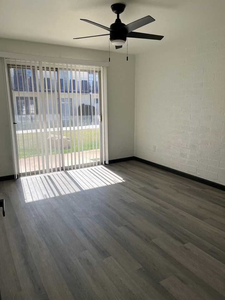 60 On Roger Apartments - Photo 4 of 8