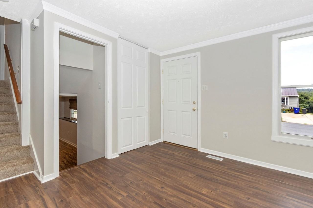 207 Contour Rd - Photo 2 of 43