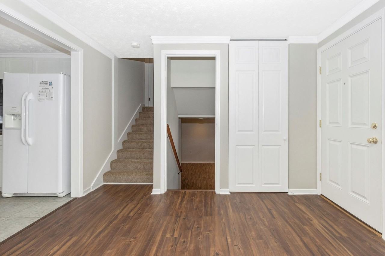 207 Contour Rd - Photo 3 of 43