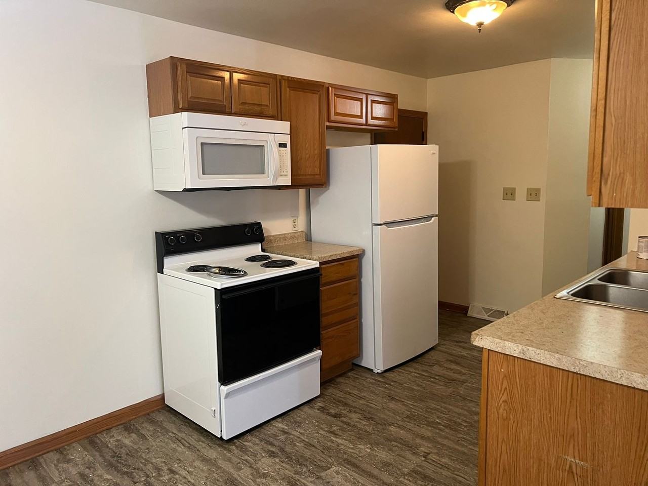 1551 W Stonehenge Dr - Photo 2 of 10