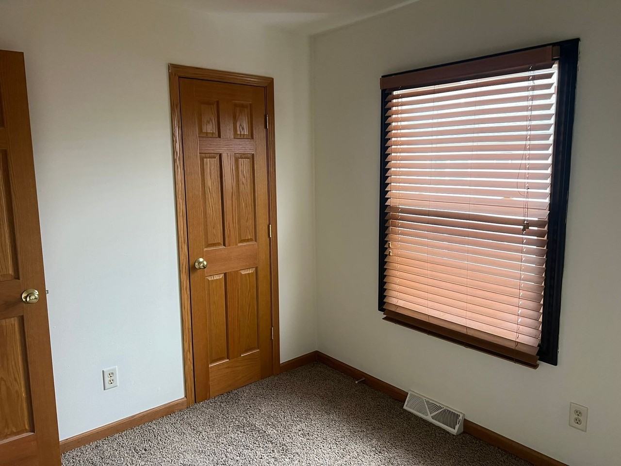 1551 W Stonehenge Dr - Photo 4 of 10