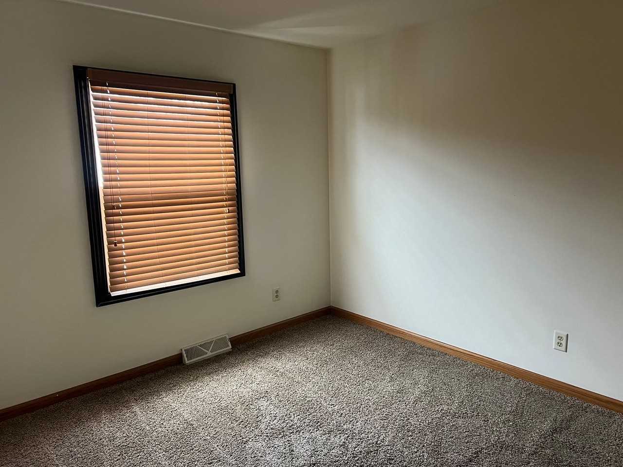 1551 W Stonehenge Dr - Photo 5 of 10