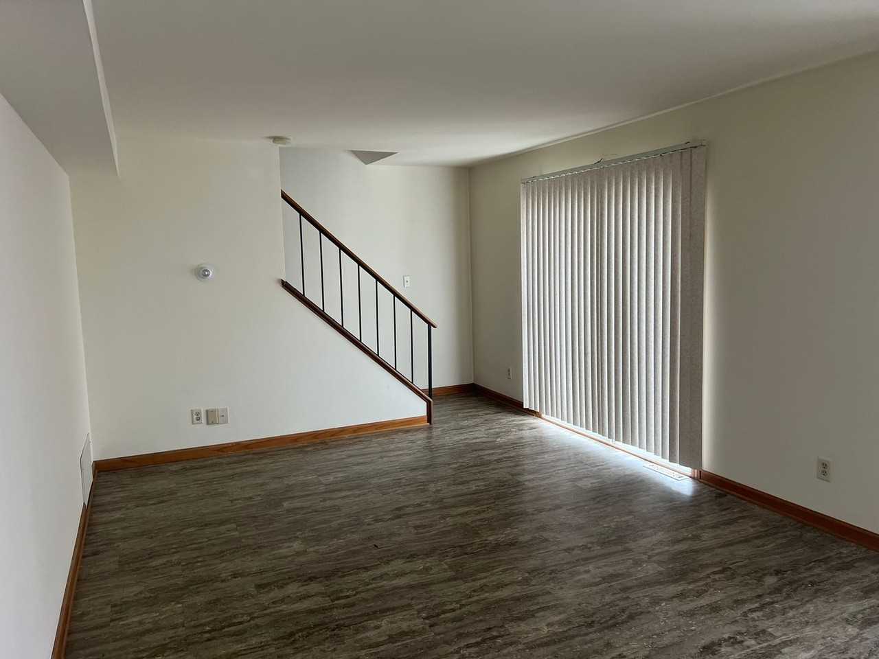 1551 W Stonehenge Dr - Photo 7 of 10