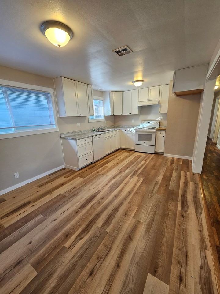 1004 Stevens St - Photo 4 of 19